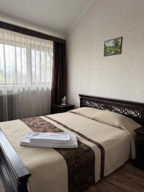 Bed and Breakfast Charivna Taistra Бровары Экстерьер фото