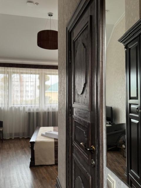 Bed and Breakfast Charivna Taistra Бровары Экстерьер фото