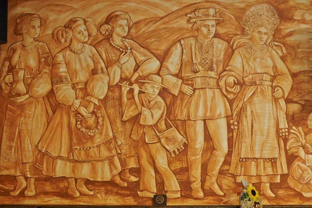 Bed and Breakfast Charivna Taistra Бровары Экстерьер фото