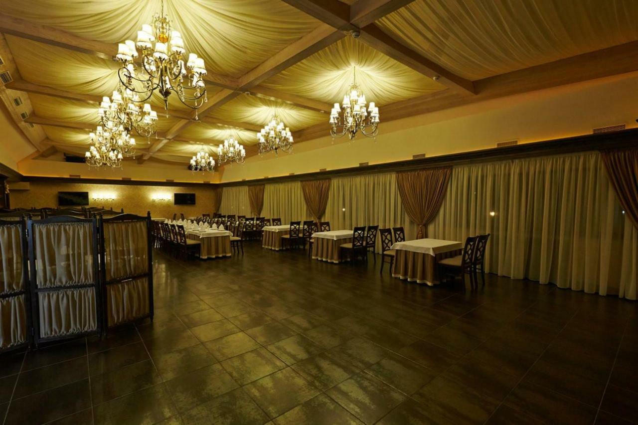 Bed and Breakfast Charivna Taistra Бровары Экстерьер фото