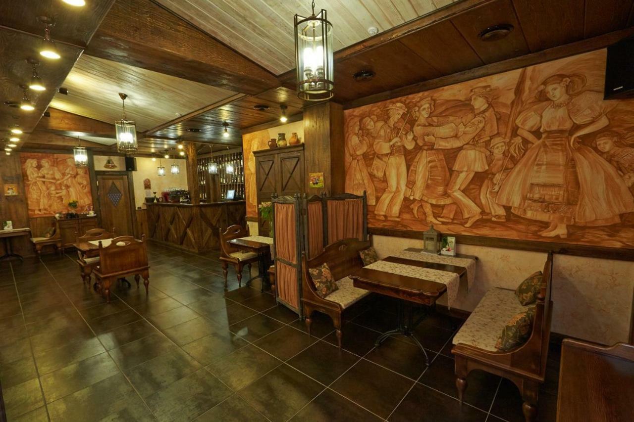Bed and Breakfast Charivna Taistra Бровары Экстерьер фото